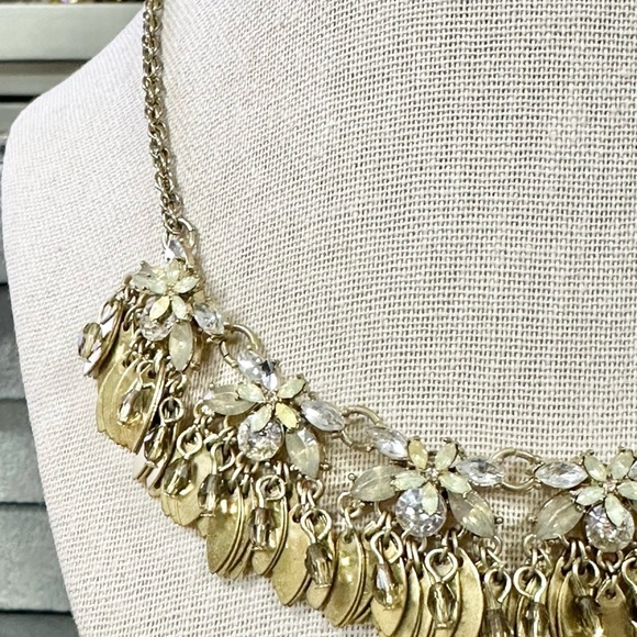 ANN TAYLOR LOFT CRYSTAL LEAF FLORAL STATEMENT NECKLACE - Picture 2 of 4